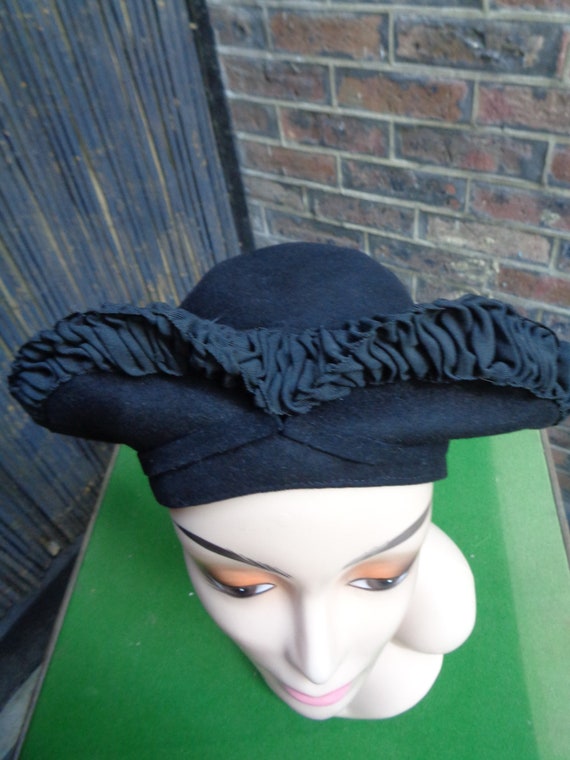 1940s FELT & GROSGRAIN HAT-40s French Felt Grosgra