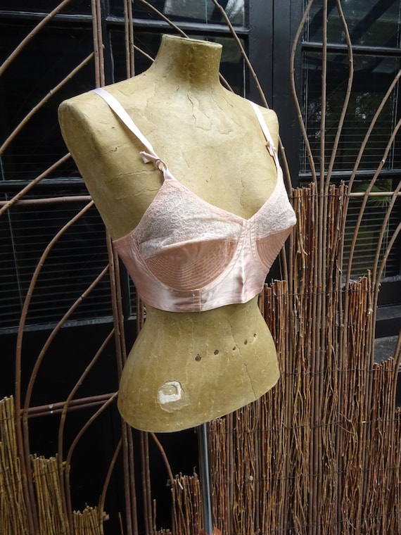 Vintage 1940's bullet bra - Gem