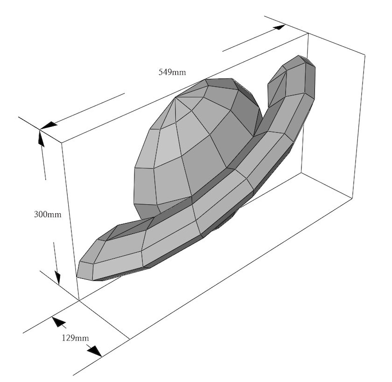 Pu&ograve; includere: Un modello 3D di un oggetto geometrico grigio con una parte superiore arrotondata e una base curva. L'oggetto &egrave; lungo 549 mm, alto 300 mm e largo 129 mm.