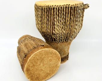 アフリカ太鼓ジャンベ　ミニチュア 小さな手作りのアフリカのジャンベドラム - 装飾品または儀式の楽器