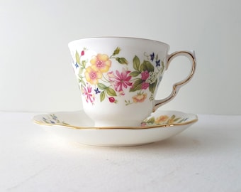Xícara de chá e pires Colclough, cerca viva, design floral, década de 1970,
