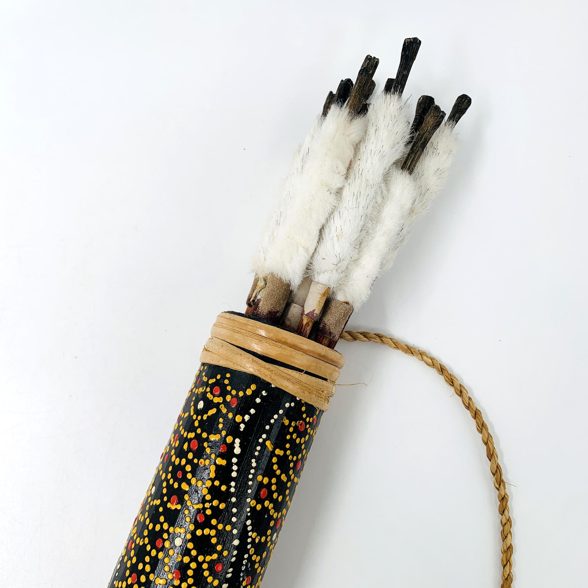 Carquois Africain Vintage en peau avec 25 flèches en bambou et fer