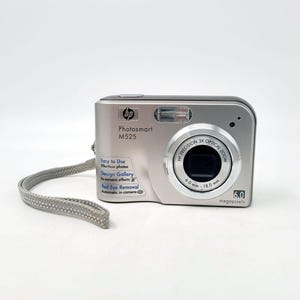 HP Photosmart M525 Digital Camera, 6 Megapixel, 6.0mm-18.0 mm Lens, works on 2 AA batteries and low capacity SD Card, Retro Photo's,