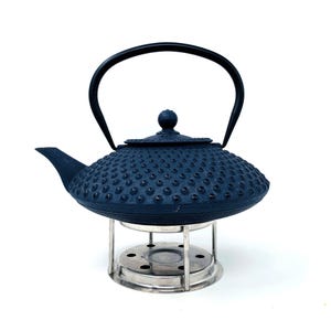 Cast Iron Teapot Xilin by Bredemeijer Netherlands, Cast Iron Blue 1.2 Ltr, nicely decorated in dark blue, metal Infusing Basket inside.