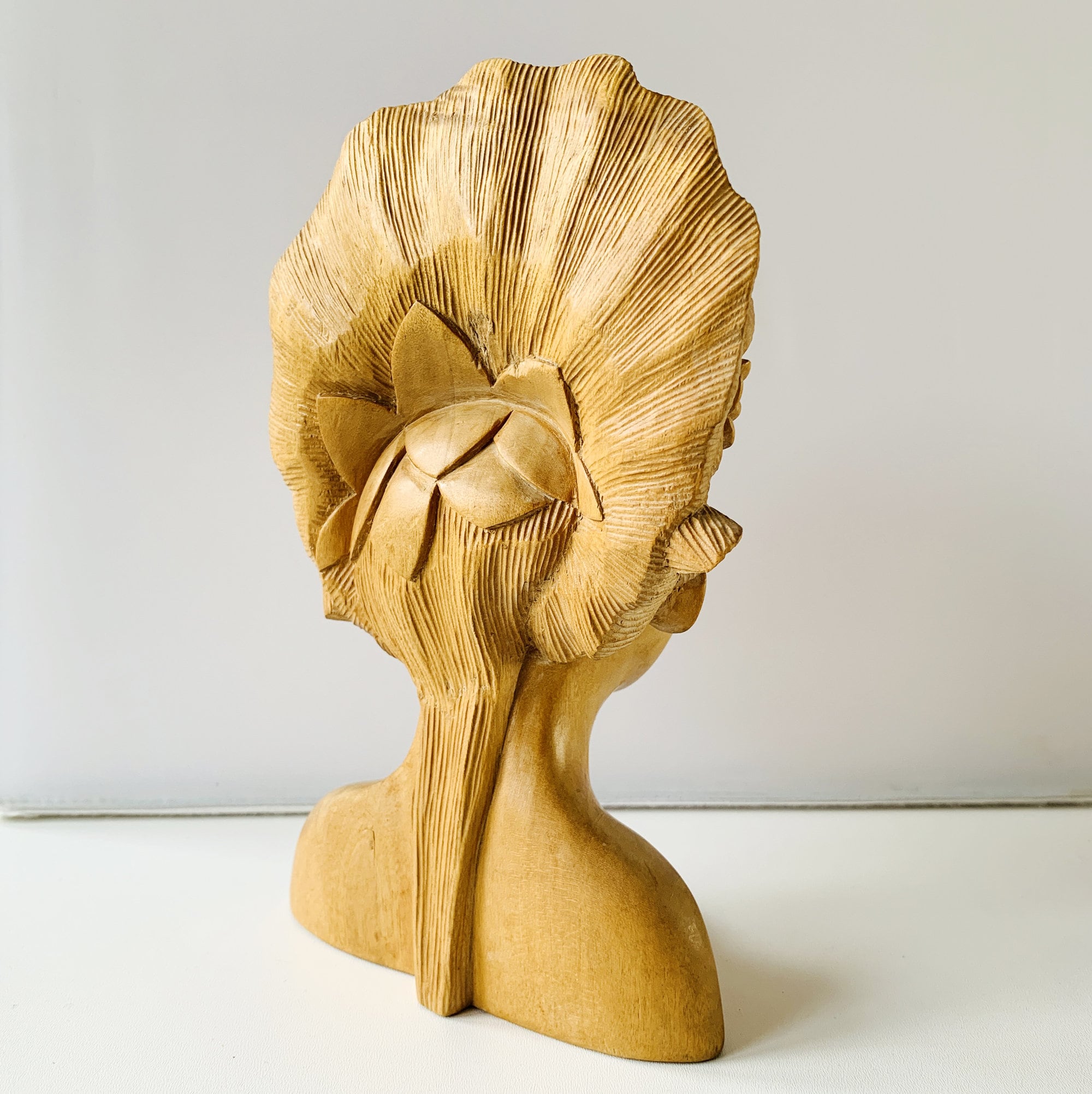 手彫りの木製バリ女性胸像、インドネシア・バリ島産木彫り置物