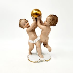 Vintage Wallendorf German Porcelain 1963-1990, 2 Wallendorf Putti Figurines Playing with Golden Ball, Wallendorf Puttoes Figruine,