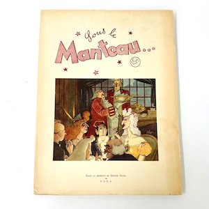 Puede incluir: Ilustración vintage con el texto "Sous le Manteau..." en rosa. La obra de arte representa una reunión de figuras caricaturizadas en un entorno de comedor. La ilustración está sobre papel color crema con algo de desgaste.