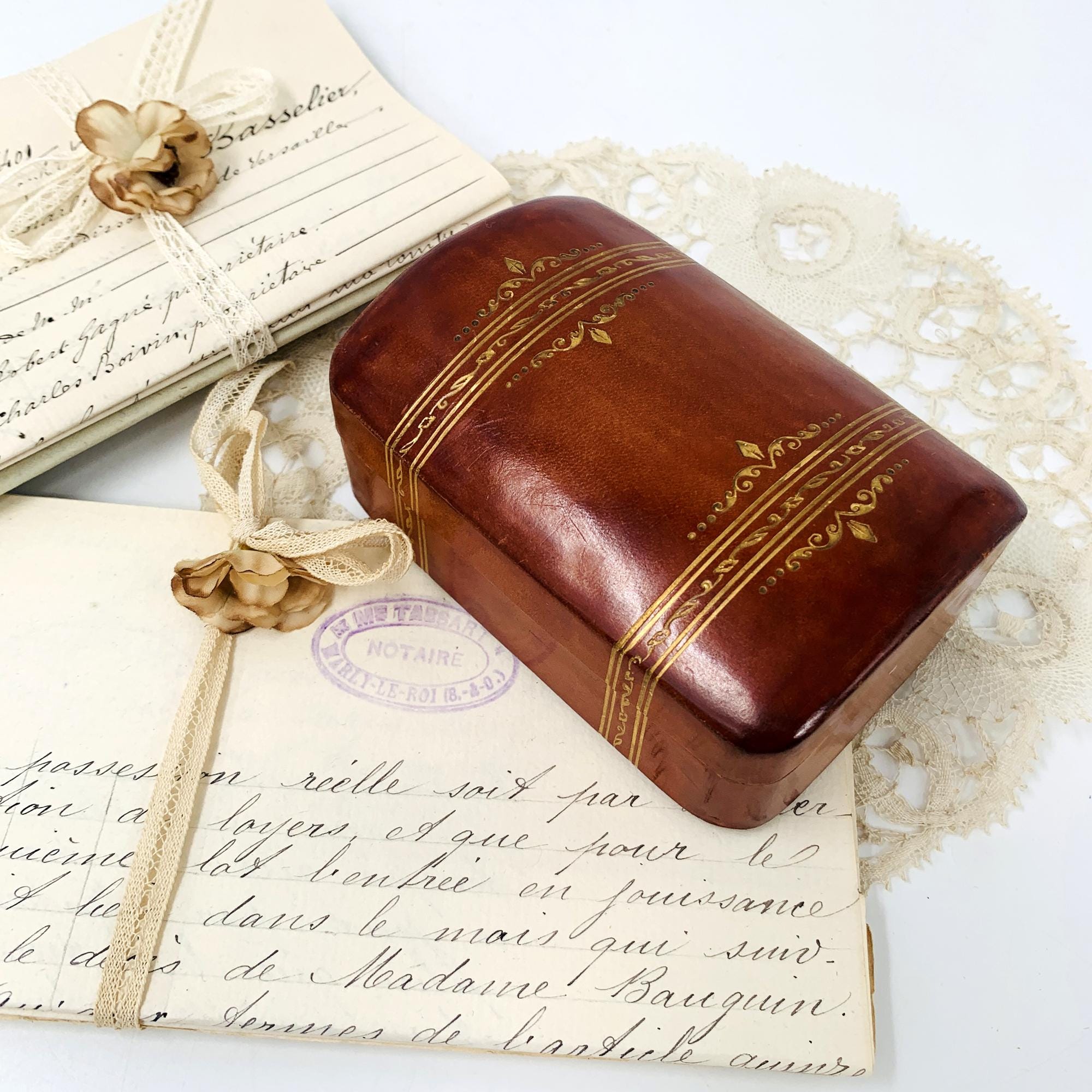Boîte Ancienne En Cuir Véritable - Fabriquée En Italie, Pour Bijoux Ou Objets Précieux - Occasion