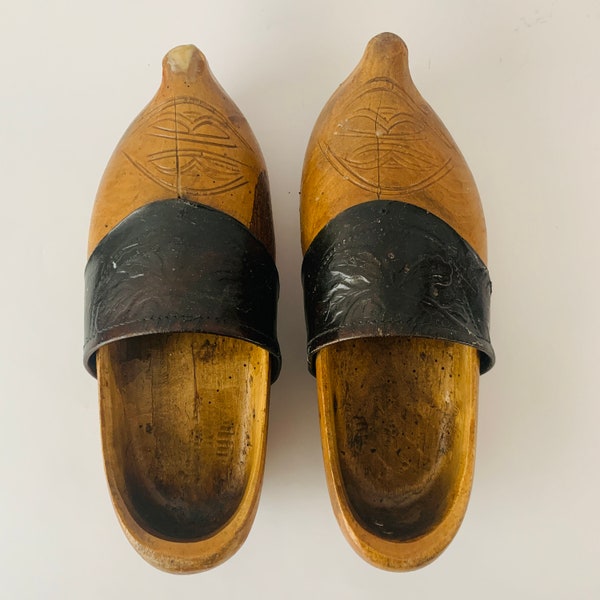 Antique Trip Clogs, Wooden Shoes, made early 20th century 1920's, decorative Dutch wooden shoes