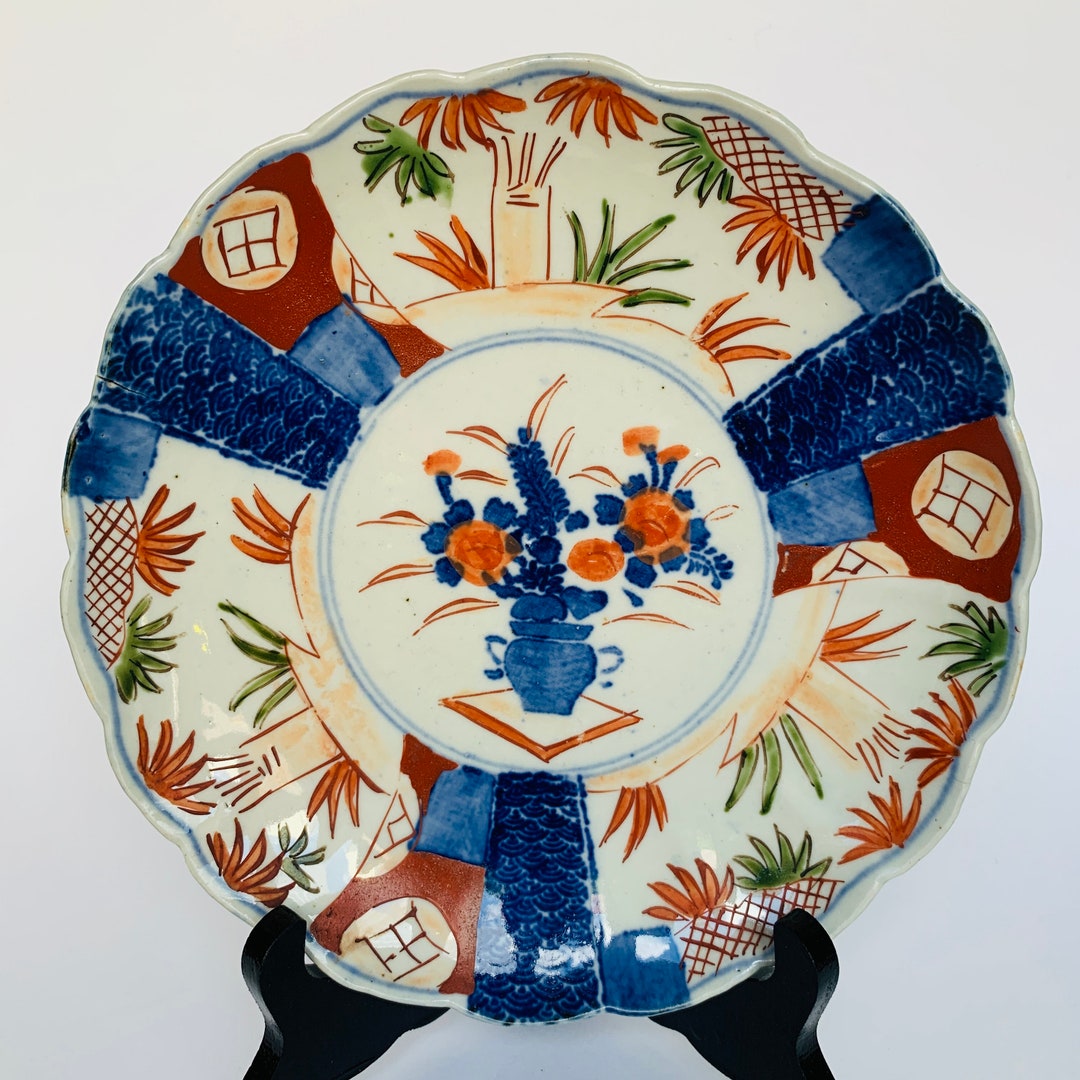 Antique Japanese Imari Porcelain Plate, Meiji Period, Scalloped Edge