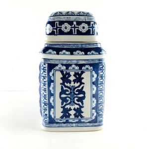 Chinese Storage Jar for Tobacco or Tea, Ceramic Jar decorated with Nice Blue Patterns and Floral Motifs, Fine Art Ceramics, Collectibles,