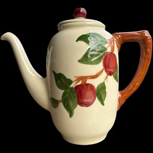 Franciscan Apple (USA Backstamp) Coffee Pot & Lid 8.5” tall