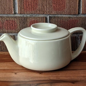Mid Century Hall USA Keramische Theepot, Licht Beige Grote Theepot, 8 Cup Capaciteit, Made in USA, 1930-70