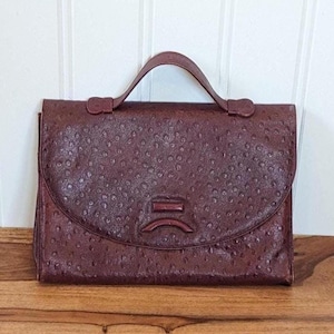 Bolso vintage de piel de avestruz burdeos con asa superior, fabricado en Italia, años 80