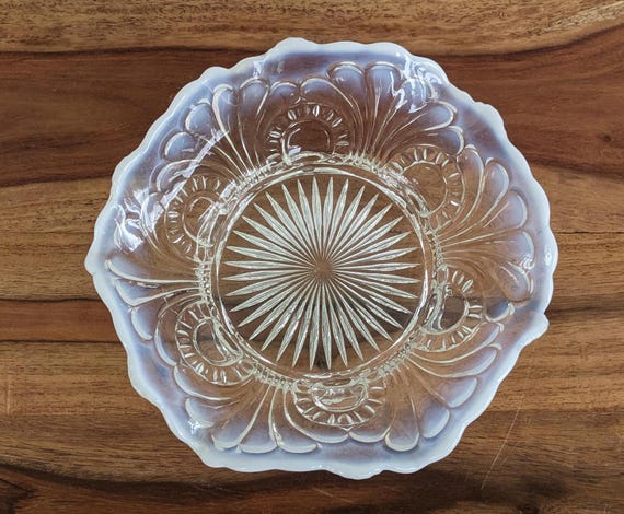 白い縁とフリルの縁が付いたヴィンテージ装飾ガラス - Etsy 日本