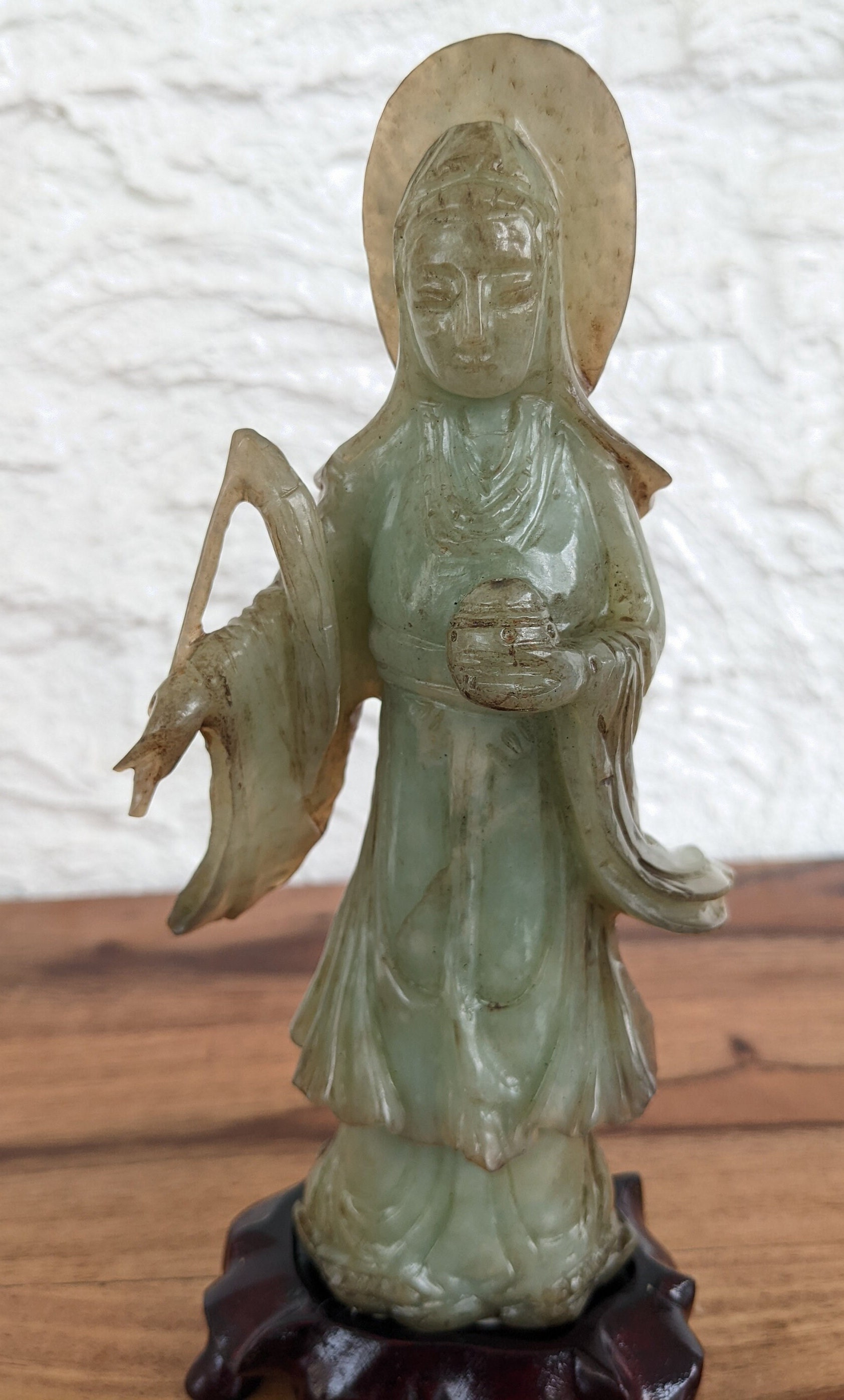 木製の台座に手彫りされたアンティーク中国翡翠彫刻 - Etsy 日本