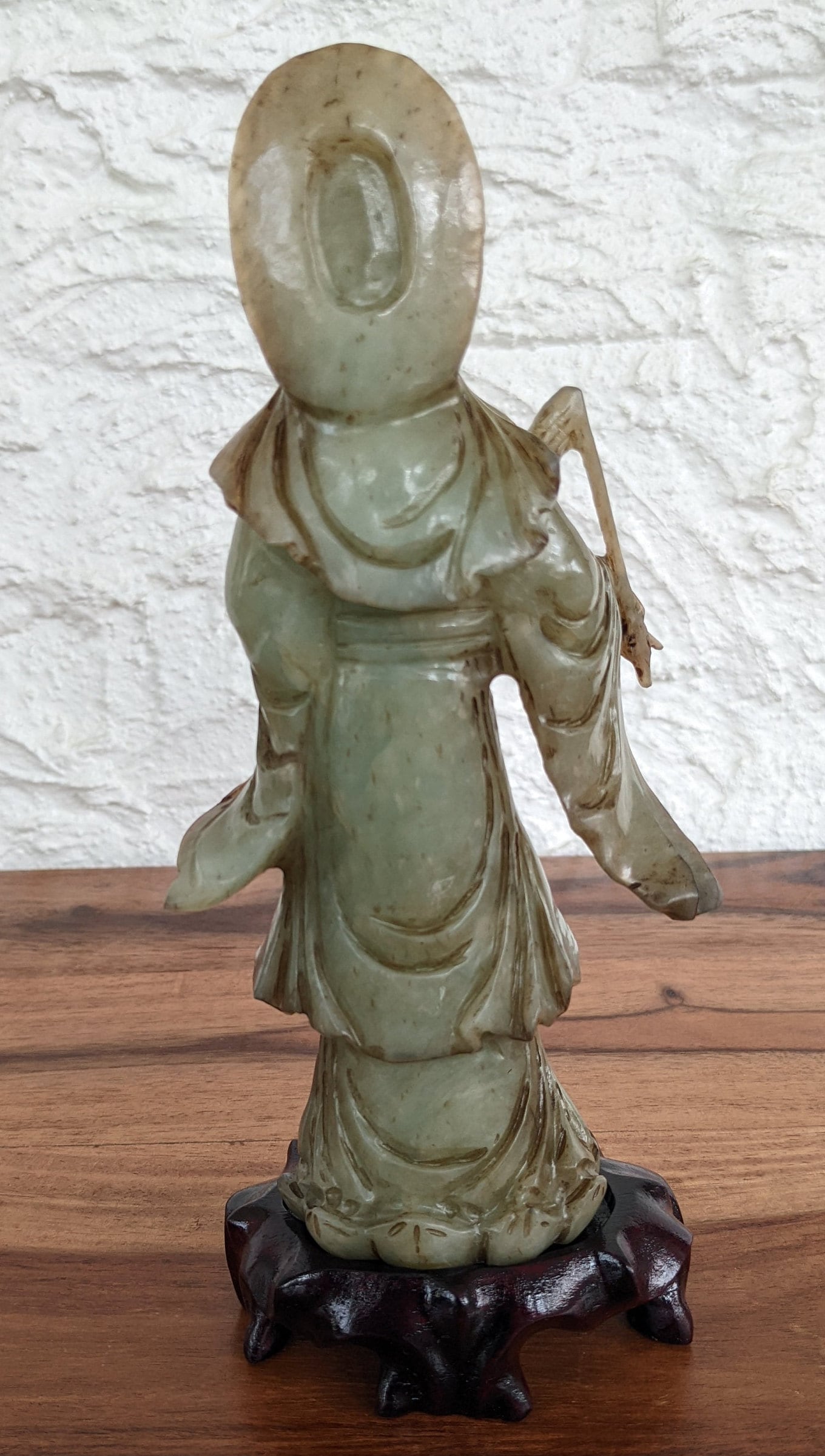 木製の台座に手彫りされたアンティーク中国翡翠彫刻 - Etsy 日本