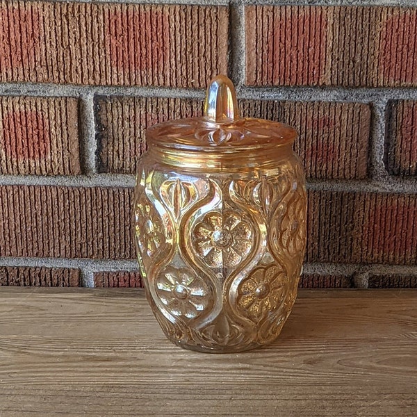 Vintage Carnival Glass Lidded Biscuit Jar, Illinois Daisy por Rindskopf, Pale Marigold Coloured Glass, Probablemente 1920s