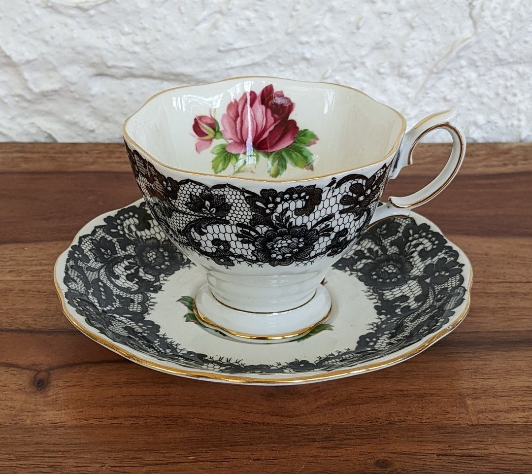 希少レアレトロ.初期ＲＯＢＥＲＴ｀ＢＲＯＷＮ ギフトセット。 Royal Albert Teacup and Saucer, Senorita, Black Lace With