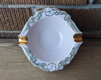 Beautiful, Vintage Haas & Czjzek Porcelain Ashtray, Dusty Rose with Filigree, Art Nouveau, Made in Czechoslovakia, 1918-1938