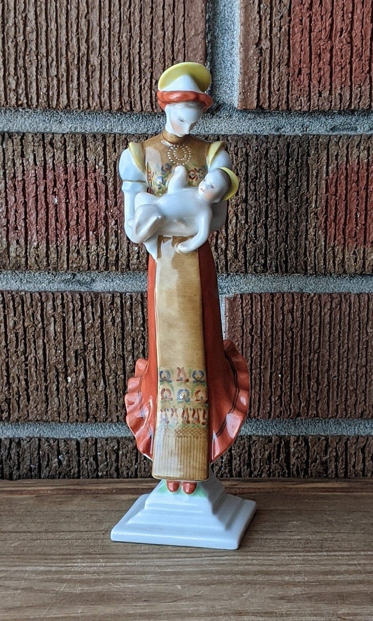 ・HEREND・民族衣装の陶器人形・３体セット・Hungary・おまけ１体付き・ Herend Hungary Fine Porcelain Matyo Madonna and Child Figurine