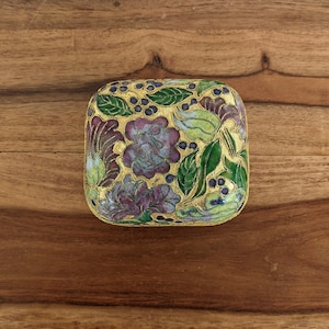 Bijoux cloisonnés vintage, bonbons, boîte à bibelots, émail floral avec verre bleu à l'intérieur