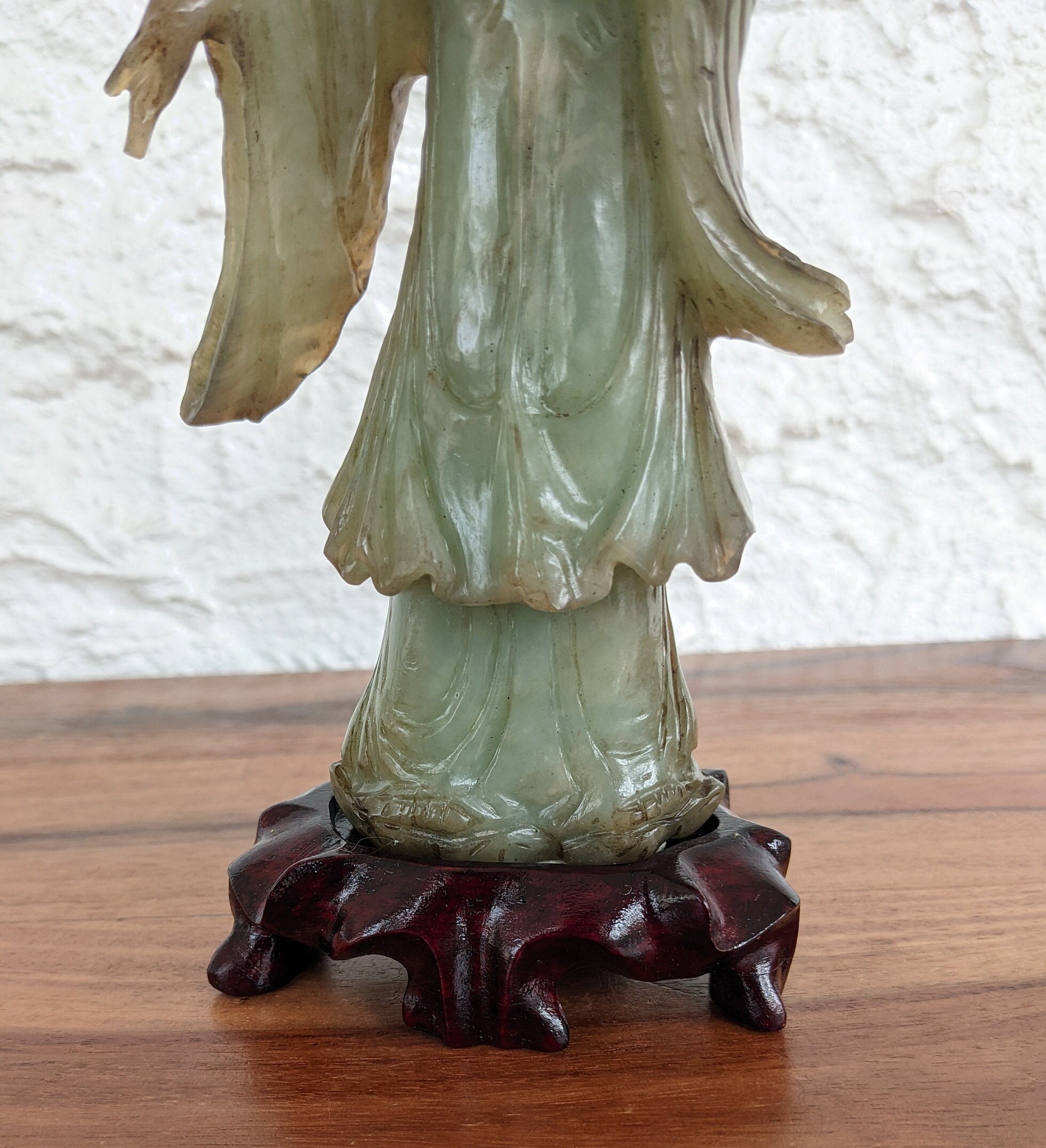 木製の台座に手彫りされたアンティーク中国翡翠彫刻 - Etsy 日本