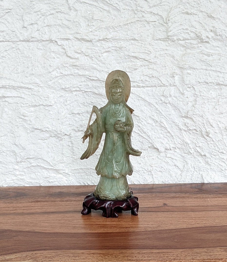 木製の台座に手彫りされたアンティーク中国翡翠彫刻 - Etsy 日本