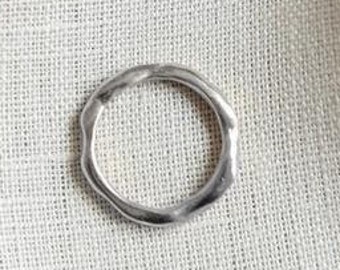Zilveren stapelbare ring met onregelmatige vorm, Kyma ring, minimalistische vrouwen ring, organische vorm sieraden, cadeau voor haar, eenvoudige zilveren ring