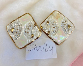 Shelly Handcrafted Artistic Sea Shells Ceramic Iridescent White Gold Accent Pierced Post Earrings Vintage