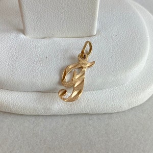 14K Solid Yellow Gold Diamond Cut Script Small Letter Initial “g” Pendant Charm Vintage Estate