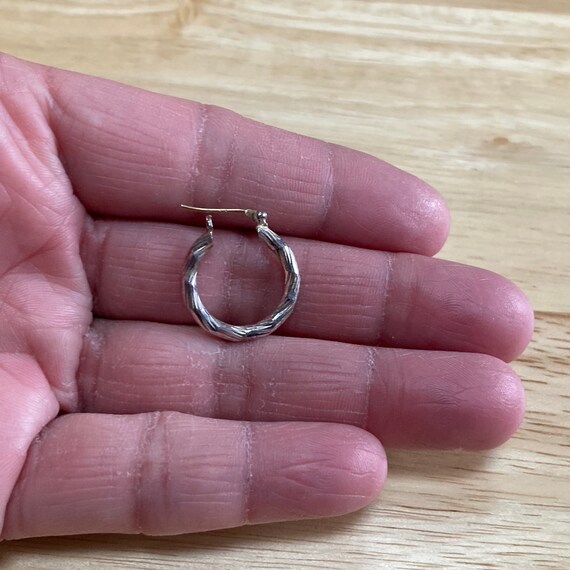Vintage 14K White Gold Diamond Cut Hoop Earring (… - image 5