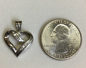 10K Solid White Gold & Channel Set Diamonds Heart Pendant Vintage Estate