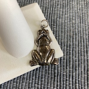 Jumping Frog Sterling Silver Nice Details Pendant Charm 2.1g Vintage
