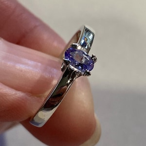 14K Solid White Gold Oval Tanzanite Ring Size 6.5 Vintage Estate