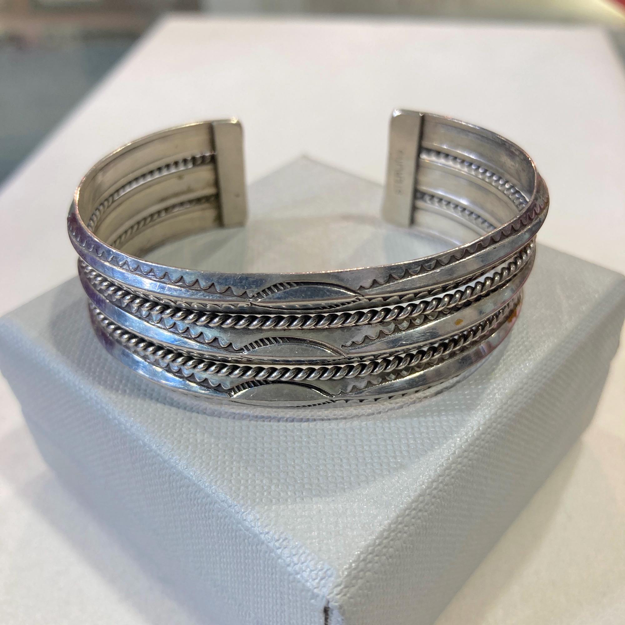 ヴィンテージ ナバホ 刻印入り スターリングシルバー カフブレスレット