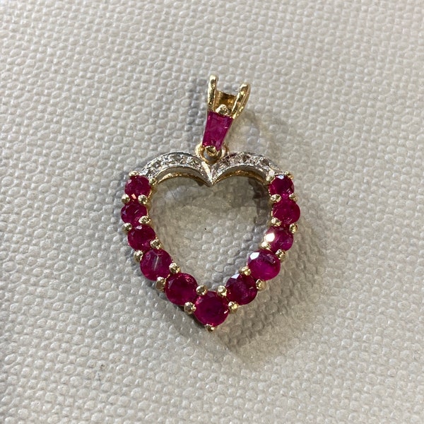 14K Solid Yellow Gold Ruby and Diamond Chip Heart Pendant Vintage Estate