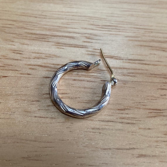 Vintage 14K White Gold Diamond Cut Hoop Earring (… - image 6