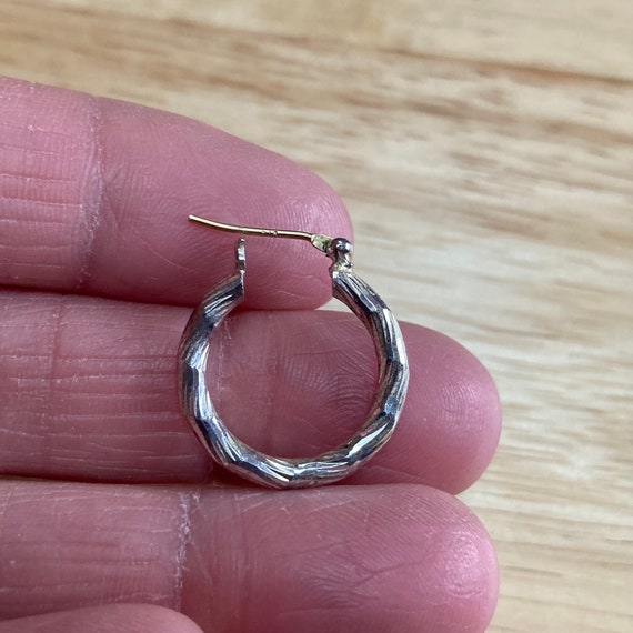 Vintage 14K White Gold Diamond Cut Hoop Earring (… - image 9