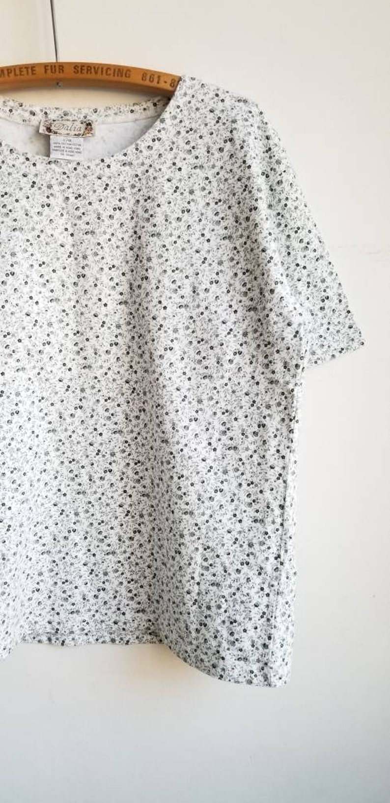 Size Large Boho Tshirt 90s Floral Tshirt Vintage Tshirt Floral Top 80s Flower Shirt Cotton Tee 1990s Minimalist Floral Tshirt