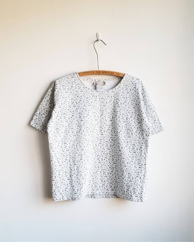 Size Large Boho Tshirt 90s Floral Tshirt Vintage Tshirt Floral Top 80s Flower Shirt Cotton Tee 1990s Minimalist Floral Tshirt