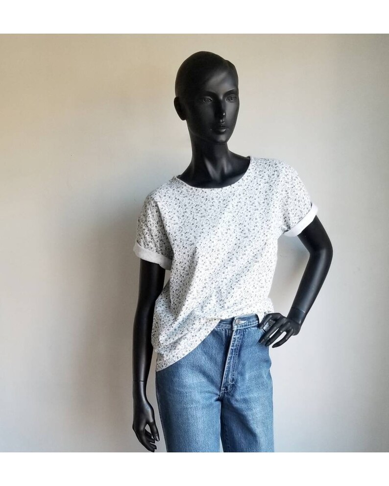Size Large Boho Tshirt 90s Floral Tshirt Vintage Tshirt Floral Top 80s Flower Shirt Cotton Tee 1990s Minimalist Floral Tshirt