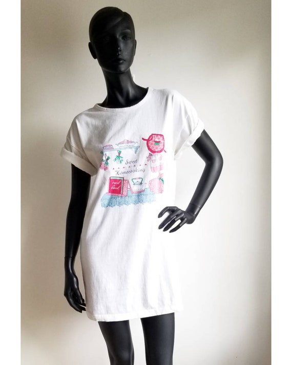 Pyjama Robe, Nightie, 90s Graphic Nightgown, Night