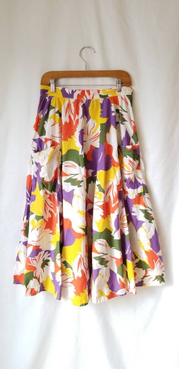 Lovely bold graphic skirt, Highwaisted skirt, Flor