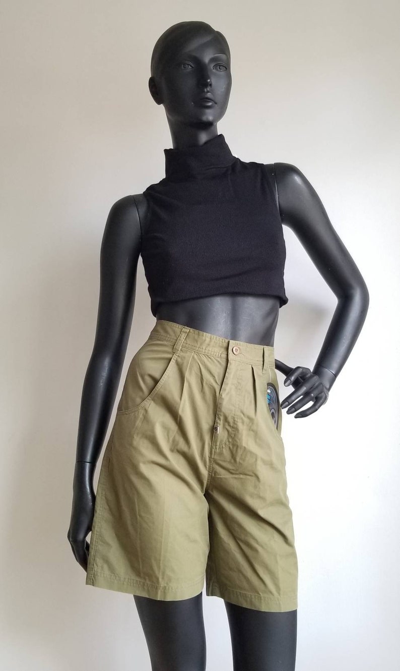 Y2k Highwaisted Bermuda Shorts Khaki Pleated Shorts Cotton Shorts Sportswear Vintage Shorts 00S Streetwear Deadstock Shorts Size 26