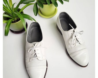 60s Oxford Shoes | Vintage White Leather Shoes | Unisex Oxford Shoes | Dress Shoes | Made In CANADA | Size 7.5 men // size 9 women
