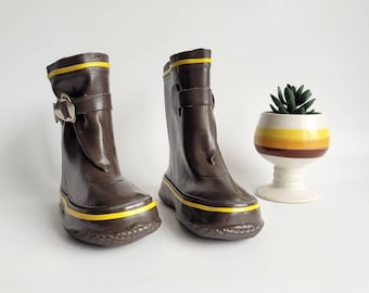 KID Vintage | 70s Overshoes Boots Kid Overshoes Rubber boots Brown Yellow Vintage GISCO Boots New Old Stock, Size 8