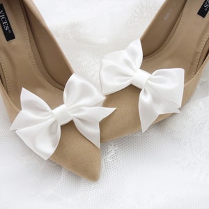 Satin ivory bows ,shoes decorations,wedding shoe clips,clips for the bride,ivory satin bows,wedding ivory shoes decorations,bridesmaids shoe