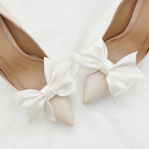 Satin cream bows shoe clips  ,shoes decorations,wedding shoe clips,clips for the bride,satin bows,wedding party,clips for wedding sandals