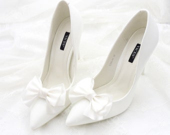 Satin ivory bows ,shoes decorations,wedding shoe clips,clips for the bride,ivory satin bows,wedding ivory shoes decorations,bridesmaids shoe